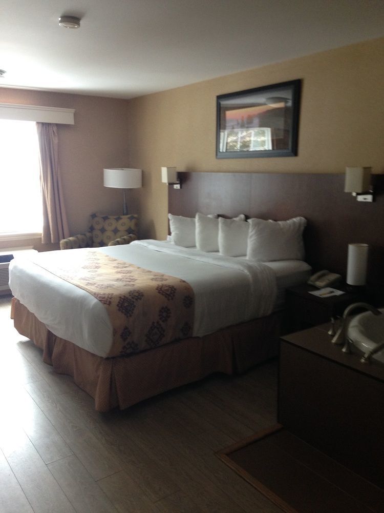Quality Inn & Suites Cornwall Exterior foto