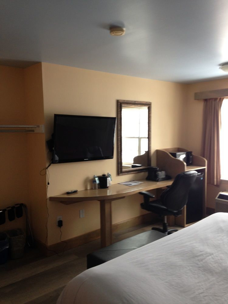 Quality Inn & Suites Cornwall Exterior foto